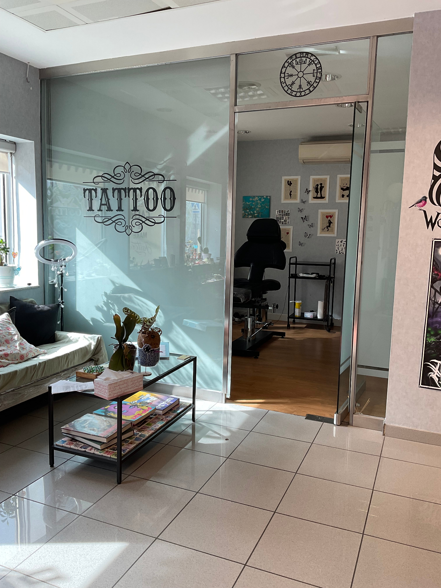 Cabina de tatuaje del estudio